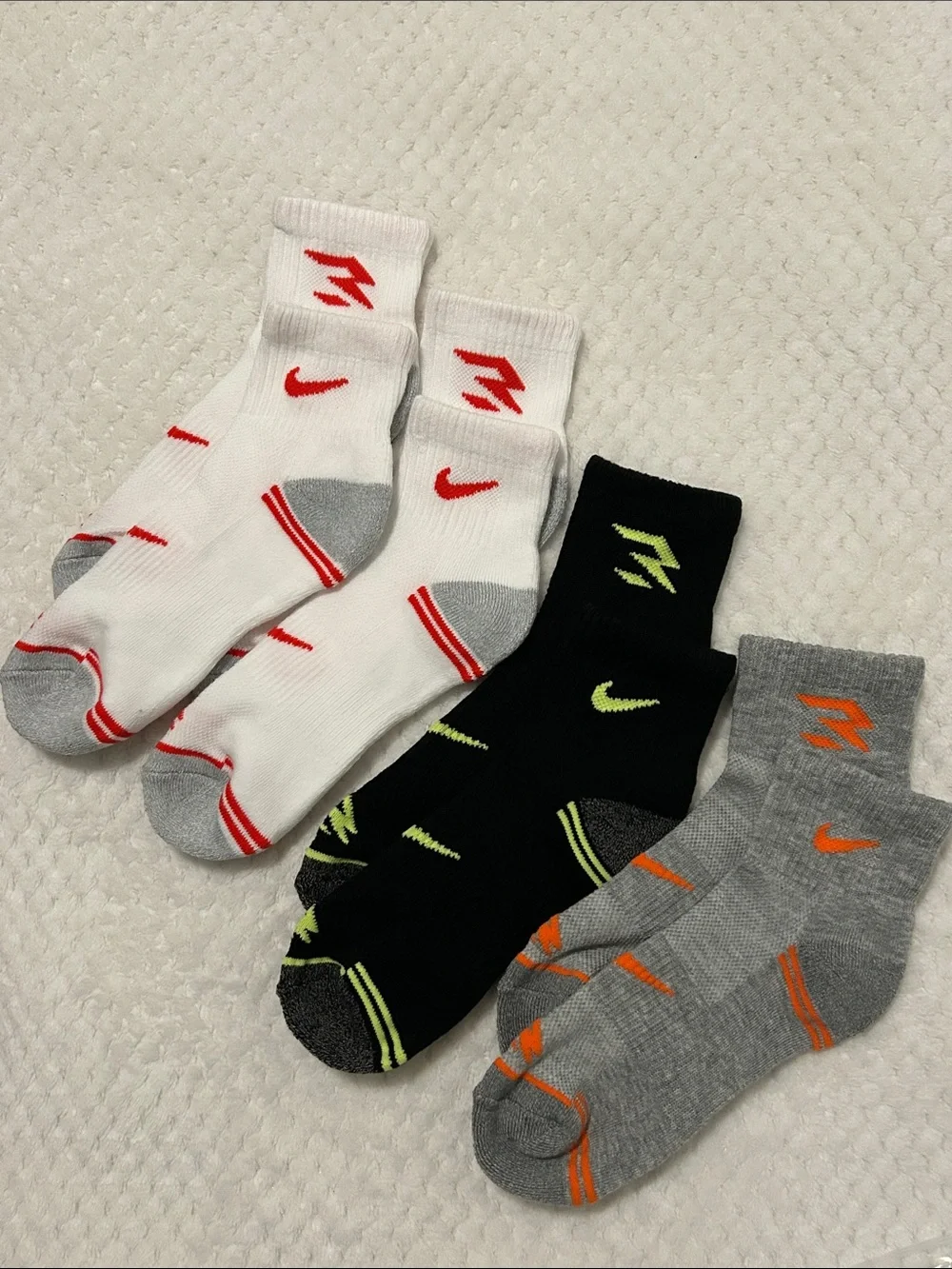 NWOT Nike Kids Unisex Cushioned Quarter Ankle Socks, 4 Pairs - Size Medium 9-11